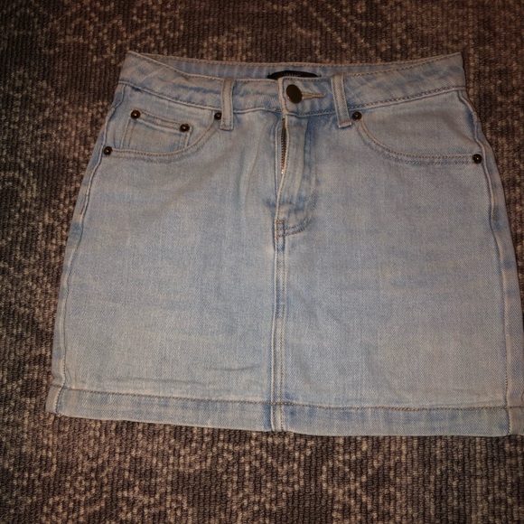 Light denim skirt - Picture 2 of 3
